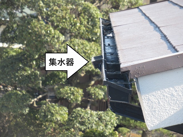 甲府市　雪害雨樋破損